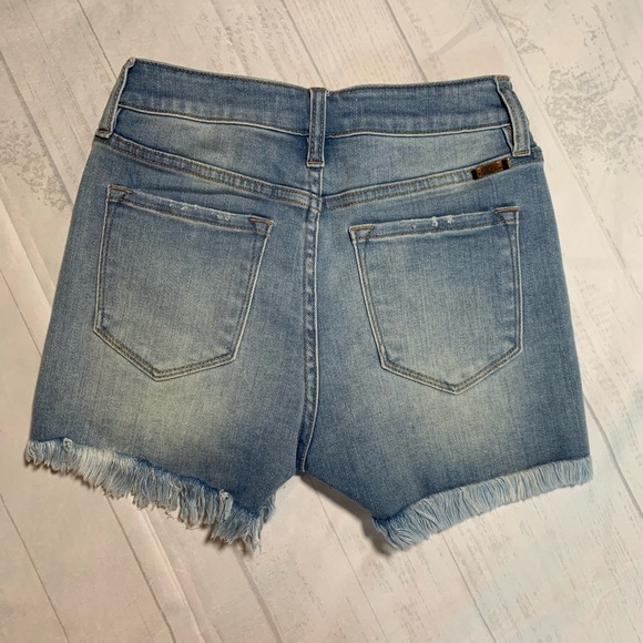 NWT KanCan High rise side panel short. Size 3/25. - Picture 2 of 10